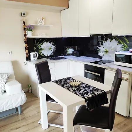 Apartment White Lily *